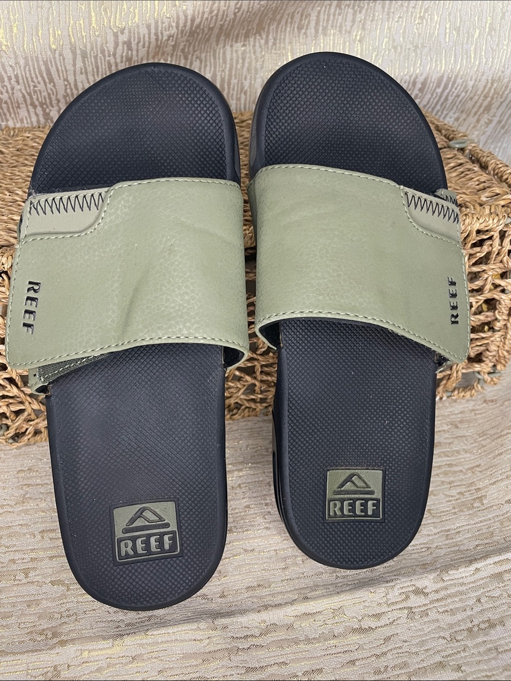 Reef Olive Green Black Adjustable Bottle Cap Slide Sandals Men’s Sz 6 MINT